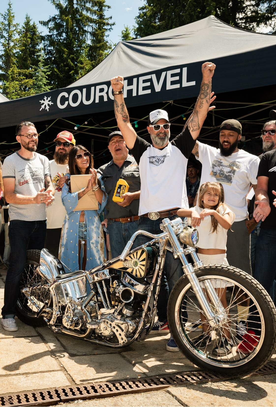 Remise des prix bikeshow : chopper chromé sous le chapiteau Courchevel